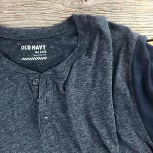 Old Navy Boy’s Blue Henley Size Large
